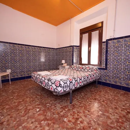 Arc House Sevilla Only Adults 호스텔 *